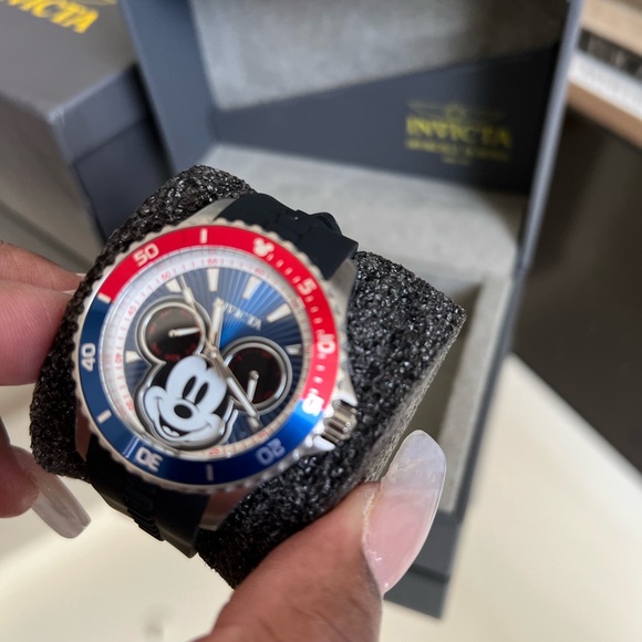 INVICTA Mickey Mouse Watch Set ~NIB π¦ - Picture 11 of 16